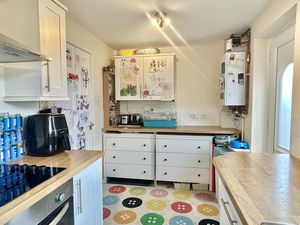 Kitchen- click for photo gallery